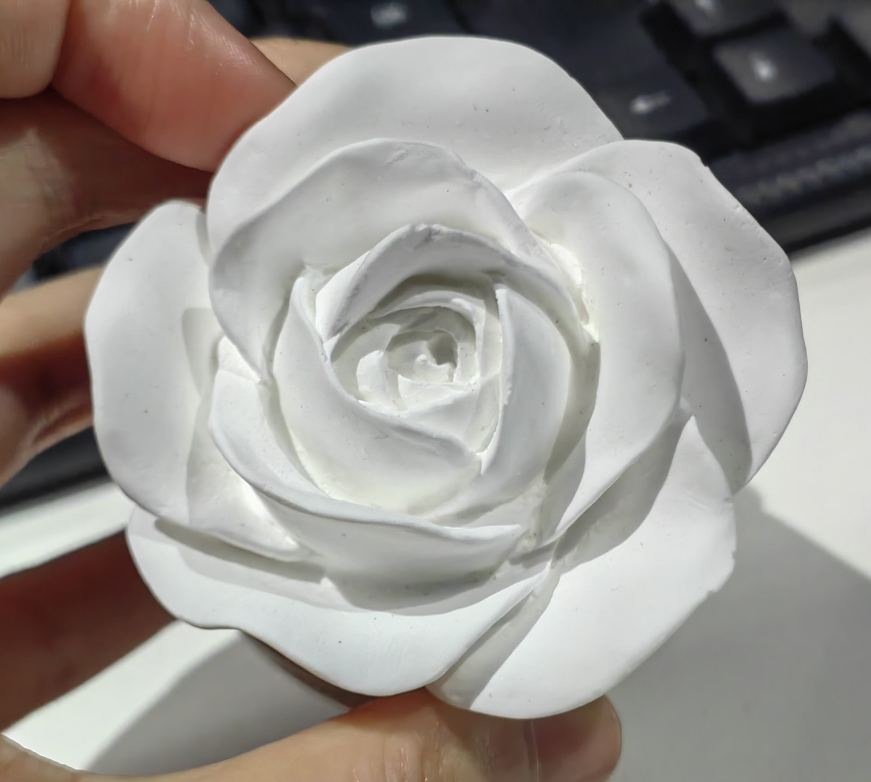 Ceramic flower: Ceramic flower base with carved logo(图2)
