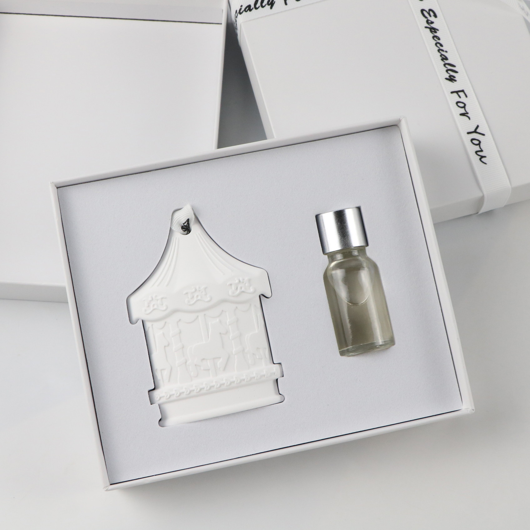 White Carousel Gift Set Cerami